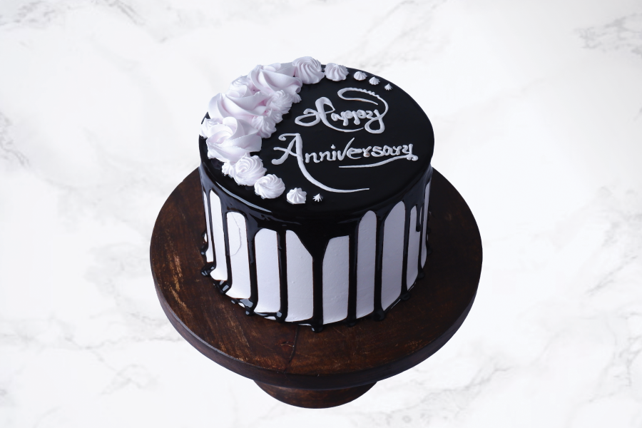 Happy Anniversary Pinata Cake with Hammer-nextbuild.com.vn