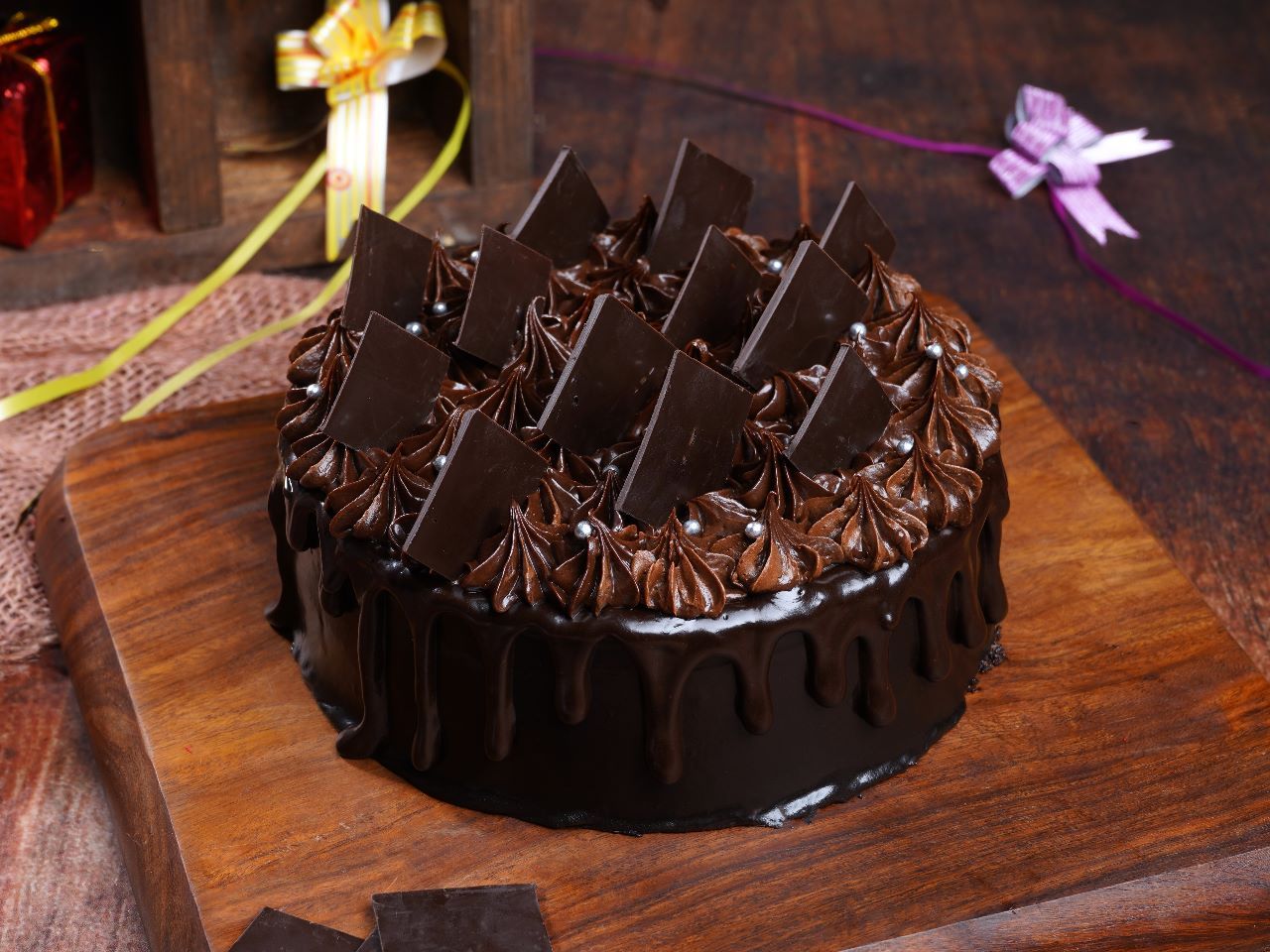 How To Make A Chocolate Explosion Cake With Chocolate Bars!-nextbuild.com.vn