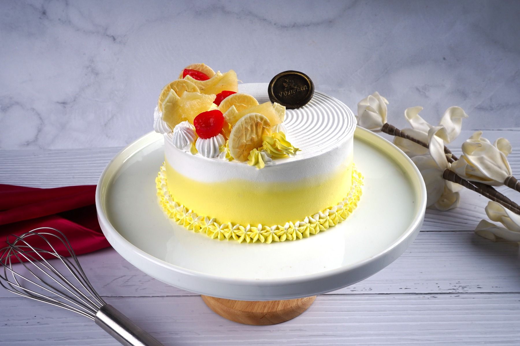 Tropical Pineapple Cake | Deviliciously Raw