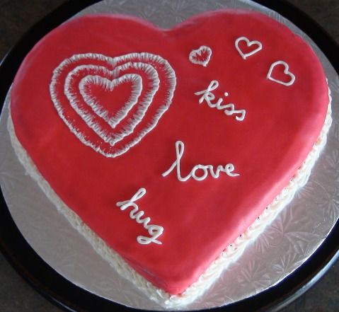 Hug Day Valentine Cake