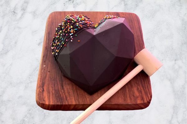 Heart Shaped Pinata Smash Cake-2022