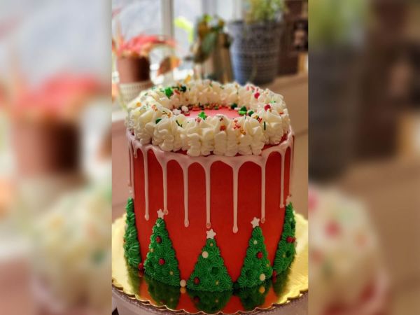 Christmas Drip Cake